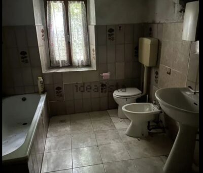 Casa indipendente con giardino e garage doppio in vendita a Brandola (MO)